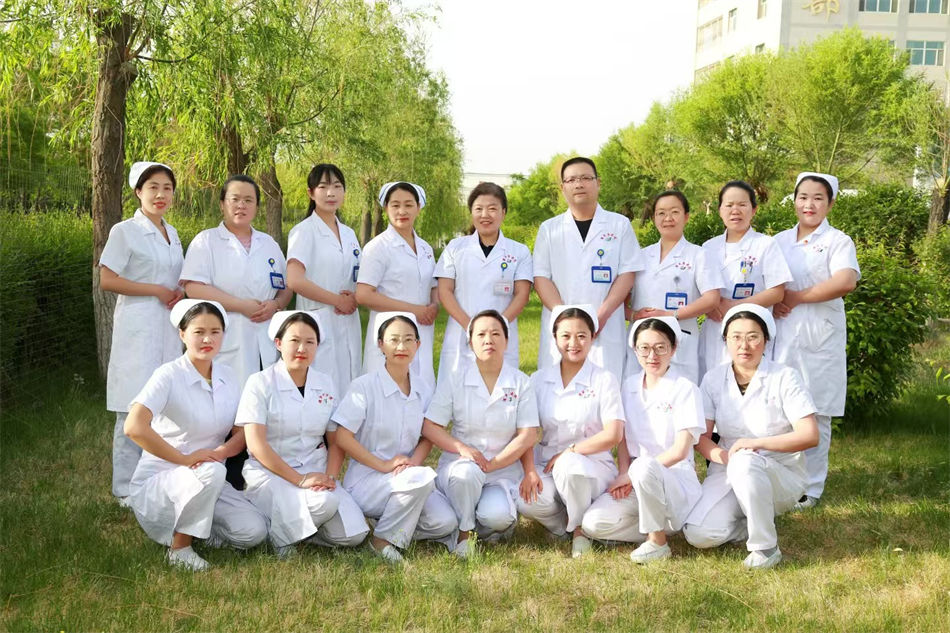 新城醫(yī)院呼吸與危重癥醫(yī)學(xué)科集體照.jpg